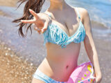 マジックミラー号 真夏の水着美女【さとみ】ちゃん 童貞のフリした絶倫男が激ピストン！！何度イっても無視しガン突き再開！失禁・痙攣でキュッと締まったオマ〇コにとろ～りナマ中出し